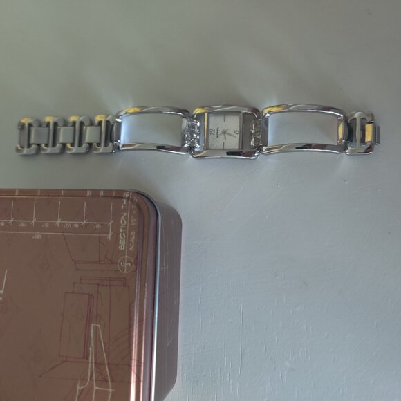 ** Beautiful Fossil Y2 Ladies Stainless Steel Watch W/Crystals** - Picture 8 of 10